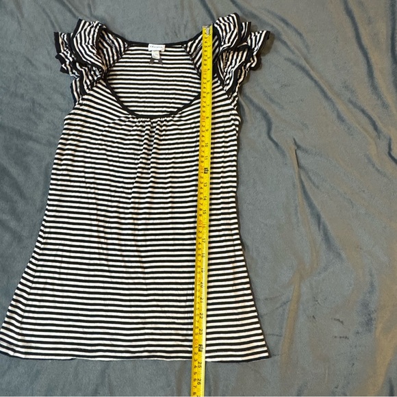 Dynamite Monochrome Striped Top
#1167 - Picture 3 of 6